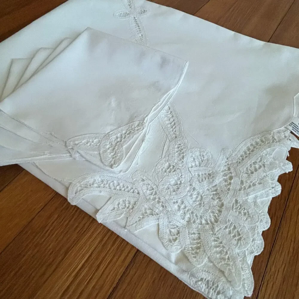 Vintage White 100% Cotton Battenberg Lace Tablecloth with 4 Matching Napkins